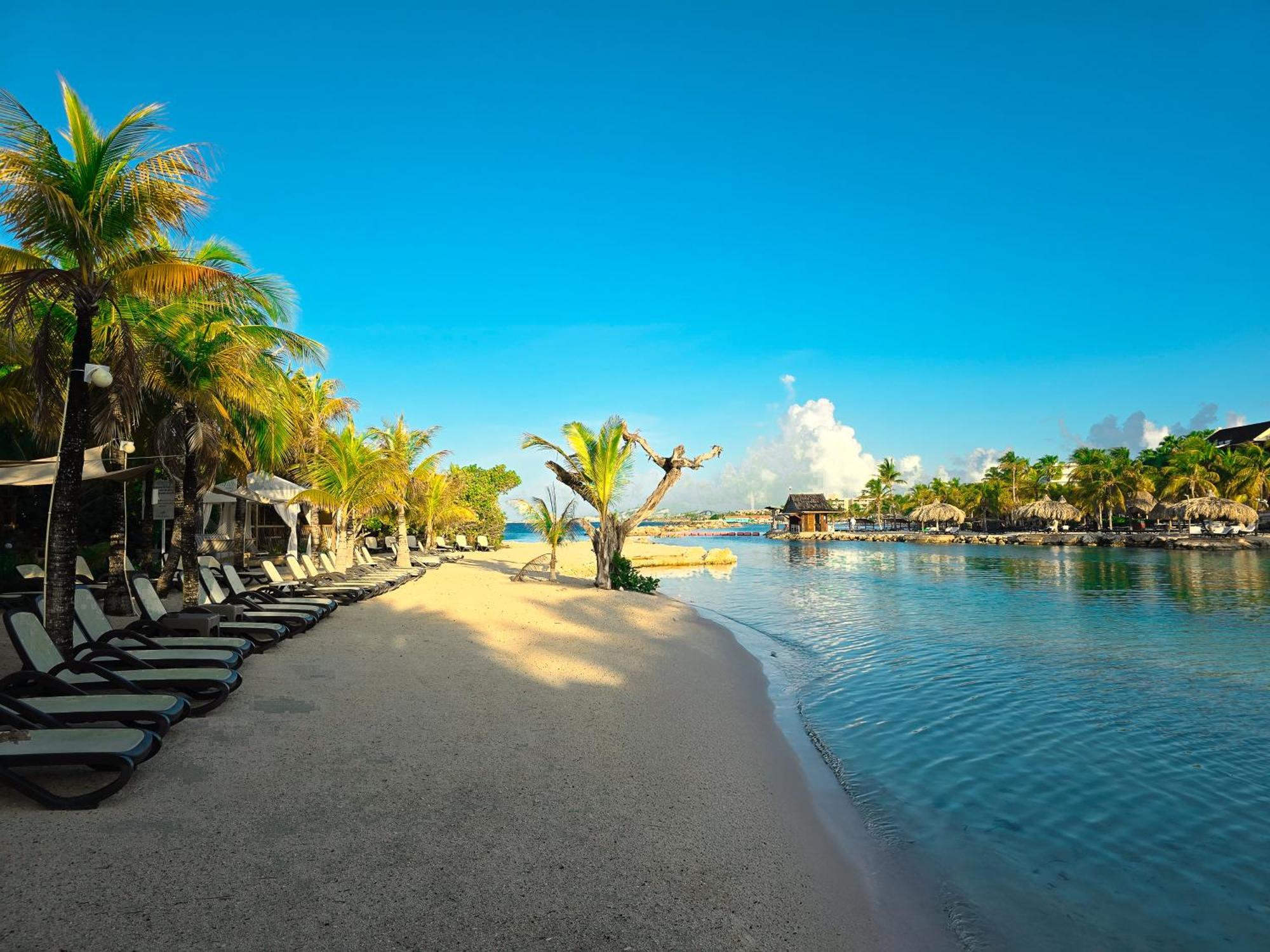 The Royal Sea Aquarium Resort Willemstad Extérieur photo